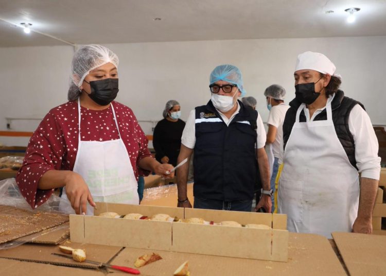 DIF Puebla Capital alista la Rosca de Reyes más grande del mundo