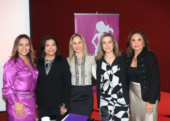 Mujeres destacadas reflexionan sobre el liderazgo en Foro Mujeres en el Poder