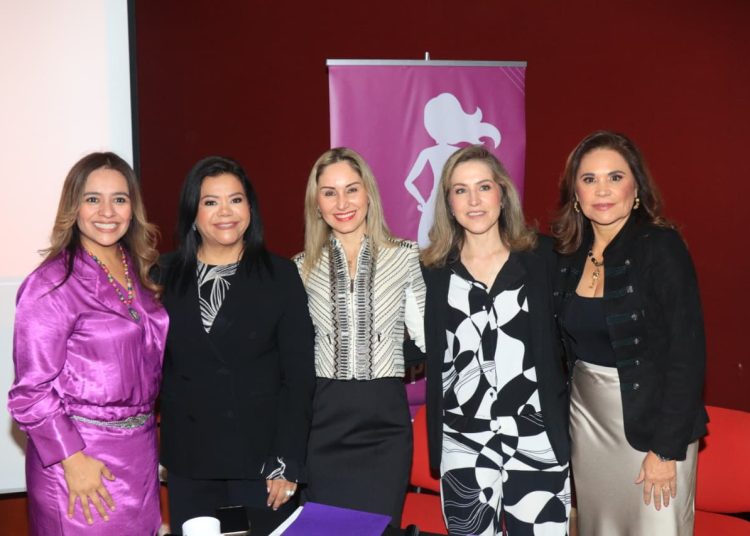 Mujeres destacadas reflexionan sobre el liderazgo en Foro Mujeres en el Poder