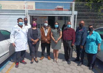 Tonantzin Fernández refuerza jornada de vacunación contra el sarampión en Santiago Momoxpan