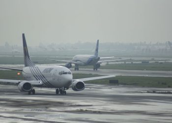 Neblina obliga a suspender vuelos en el AICM