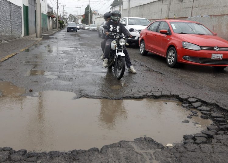 Puebla tapará 220 mil baches en 2026