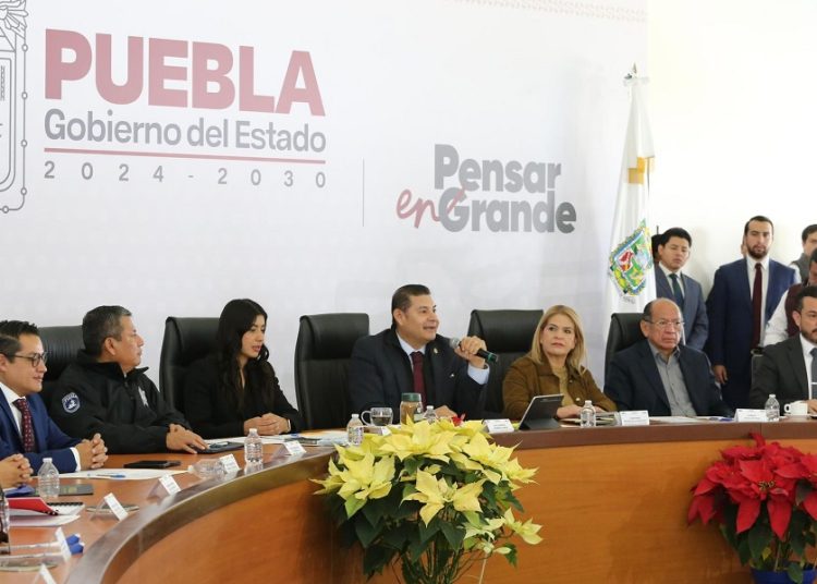 Entregan 70 Centros de Transformación de PET en mercados municipales