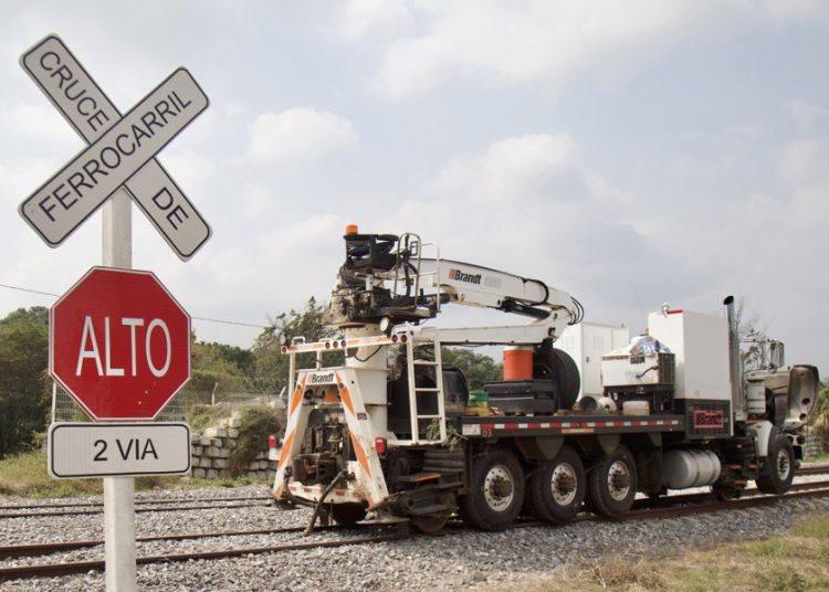 Exceso de velocidad, la causa de descarrilamiento de tren con 14 muertos