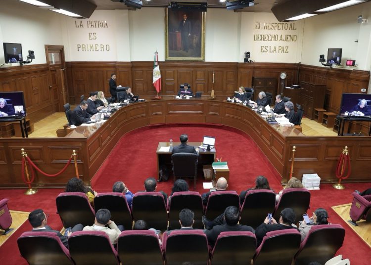La Suprema Corte de México renuncia a nuevas camionetas