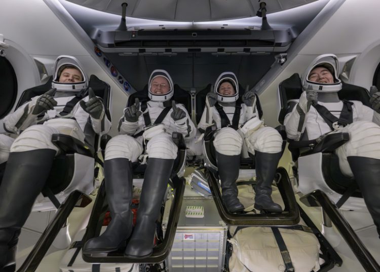 Crew-11 regresa a la Tierra con un astronauta enfermo