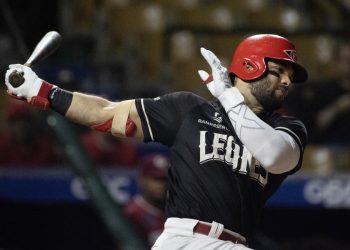Leones se mantienen en la cima