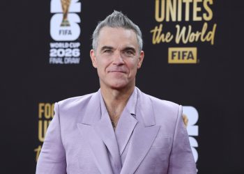 Robbie Williams supera a The Beatles con récord de álbumes