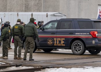 Minneapolis convoca “huelga general” por redadas
