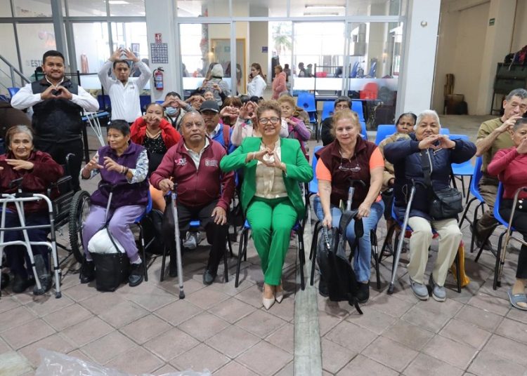 SMDIF de Cuautlancingo entrega aparatos funcionales a familias