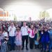 Pepe Chedraui y Marie Elise Budib entregan cobertores en Canoa