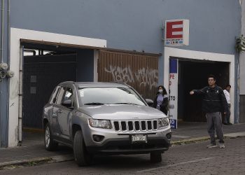 Figueroa exhorta a Profeco atender denuncias en estacionamientos