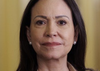 Machado y heredero del sah abordan futuro de Venezuela e Irán