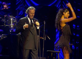 Denuncian a Julio Iglesias por agresión sexual