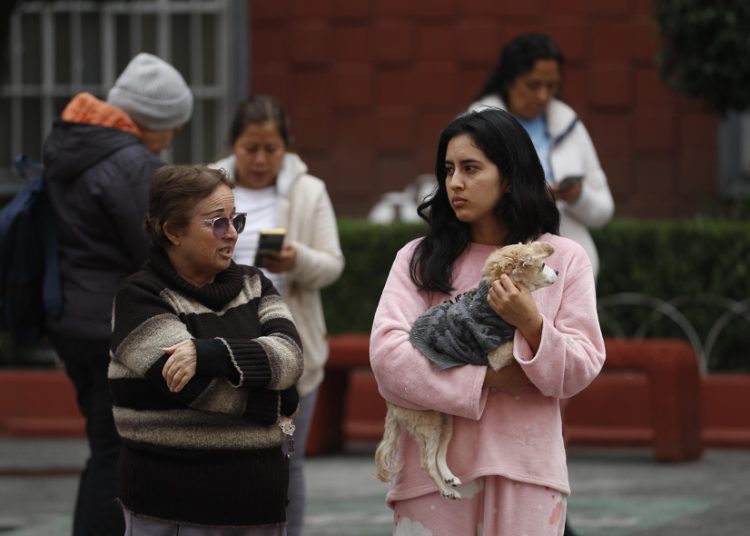 Fuerte sismo de magnitud 6,5 sacude México
