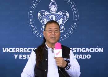 El físico Chang Kee Jung imparte conferencia en la BUAP