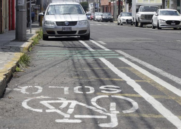 Aplican 18 multas por invadir ciclovías y carriles del RUTA
