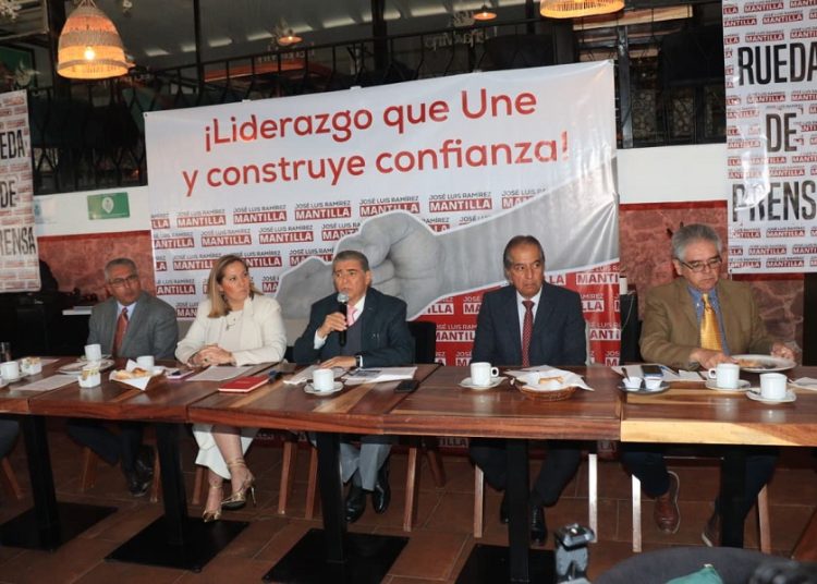 José Luis Ramírez presenta planilla para dirigir la CMIC Puebla