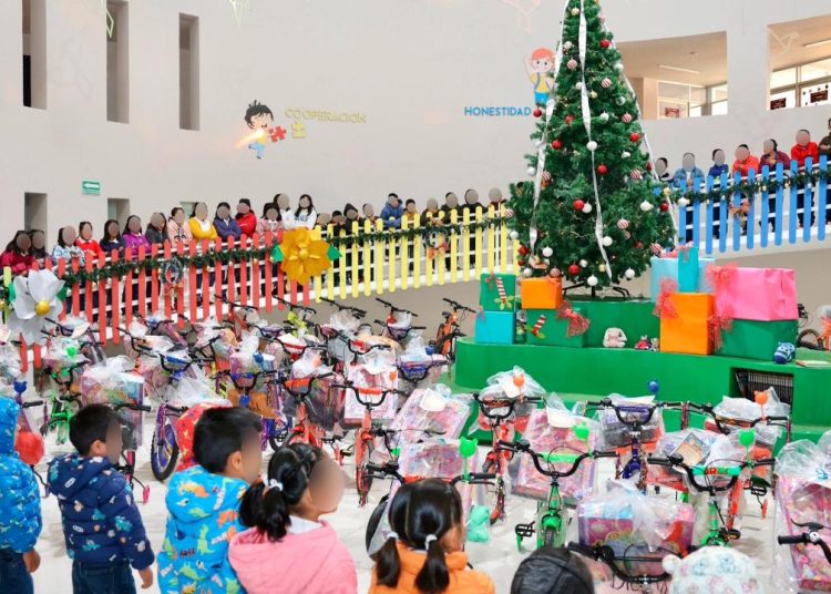 Reyes Magos llenan de alegría las casas de asistencia del Sedif