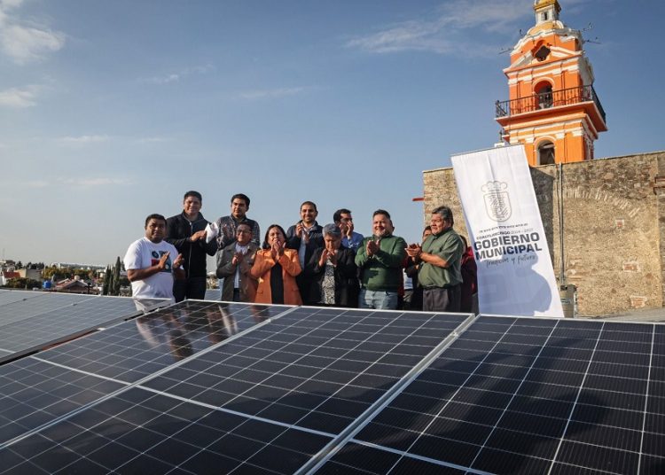 Cuautlancingo instala paneles solares en Sanctorum
