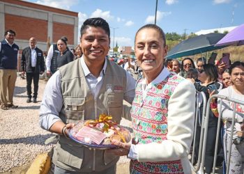 Omar Muñoz acompaña a la presidenta Claudia Sheinbaum en supervisión de obra
