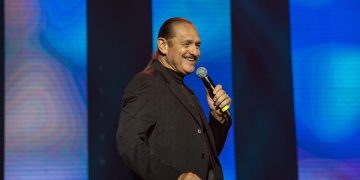 Teo González: 50 años haciendo reír… y Puebla se suma a la carcajada histórica