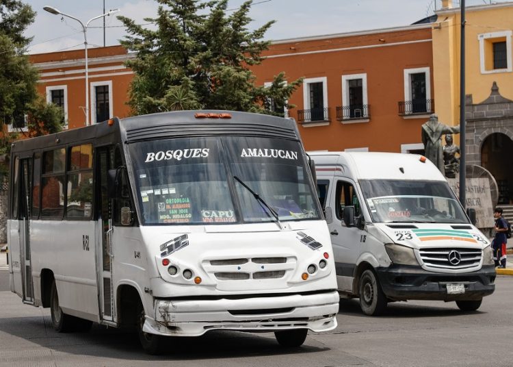 Piden a transportistas modernizar unidades para revertir rezago en el servicio