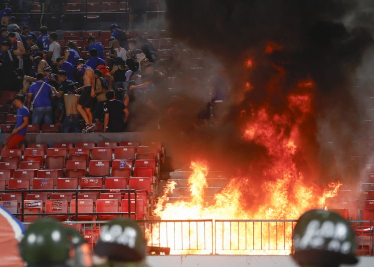 Violencia barrista empaña el inicio del campeonato de liga en Chile