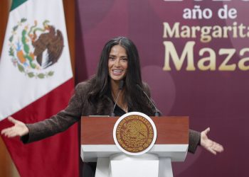 Debemos contar historias que nos representen: Salma Hayek