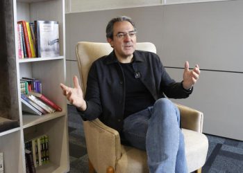 Juan Gabriel Vásquez: opinión es resistencia ante la desinformación
