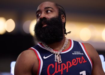 Los Clippers traspasan a James Harden a los Cavaliers
