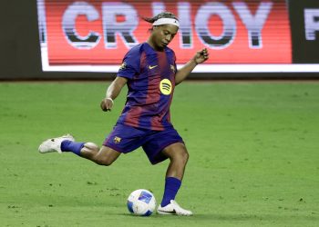 Ronaldinho y Guti leyendas de Real Madrid y Barcelona
