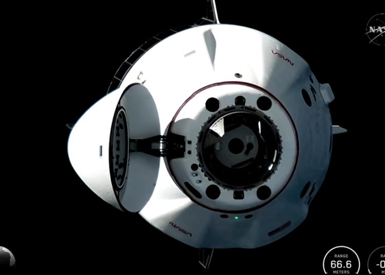 Crew-12 se acopla con éxito a la EEI del Dragon de SpaceX