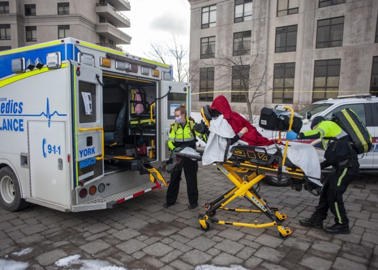 Al menos 10 muertos en tiroteo en una escuela del oeste de Canadá