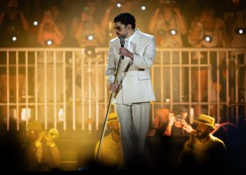 Bad Bunny sazona la noche brasileña con alta dosis de español