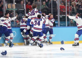 Estados Unidos se baña en oro 46 años después en hockey hielo