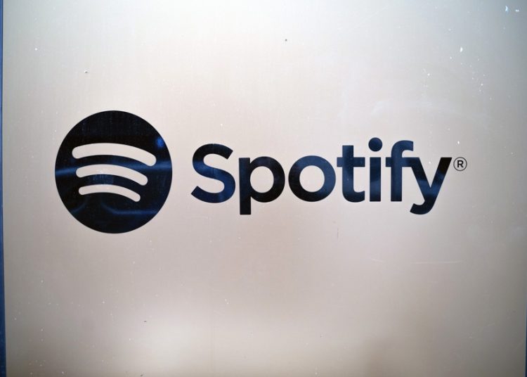 Spotify y Liquid Death lanzan altavoz con forma de urna