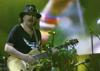Santana y Cher entre los homenajeados en los Grammy
