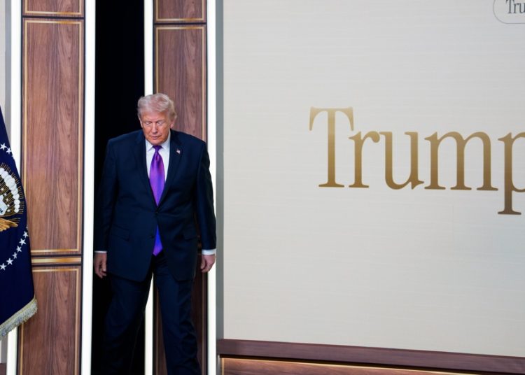 Trump publica video con los Obama caracterizados como monos