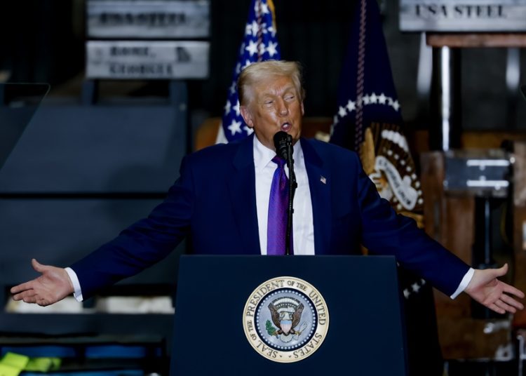 Trump ordena liberar archivos gubernamentales sobre OVNIs y vida extraterrestre