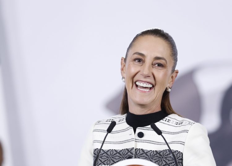 69 % aprueba a Sheinbaum; 30 % la desaprueba