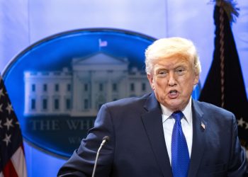 Trump dice que subirá el nuevo arancel global a un 15%