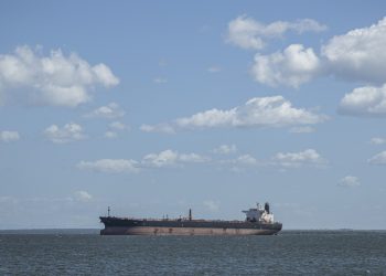 EE.UU. intercepta tercer petrolero en el Índico por violar bloqueo de crudo