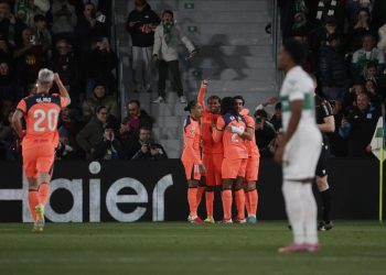 Barcelona gana 1-3 al Elche y sigue líder