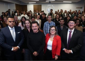 Ignacio Mier dialoga con jóvenes en la Anáhuac Puebla
