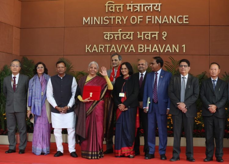 India blinda crecimiento y apunta al 7.4%