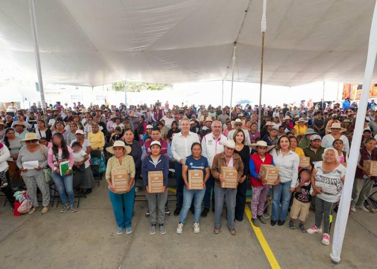 Refuerza Pepe Chedraui seguridad alimentaria con despensas en Santo Tomás Chautla