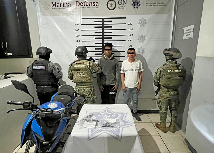 Seguridad Pública de Texmelucan y Marina aseguran a sujetos por portación de armas