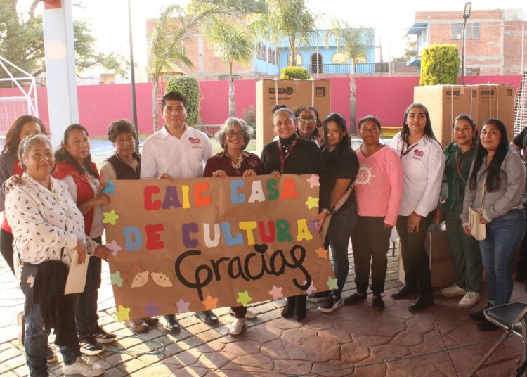 Entrega Lupita Fernández equipamiento a escuelas del programa de Desayunadores Escolares
