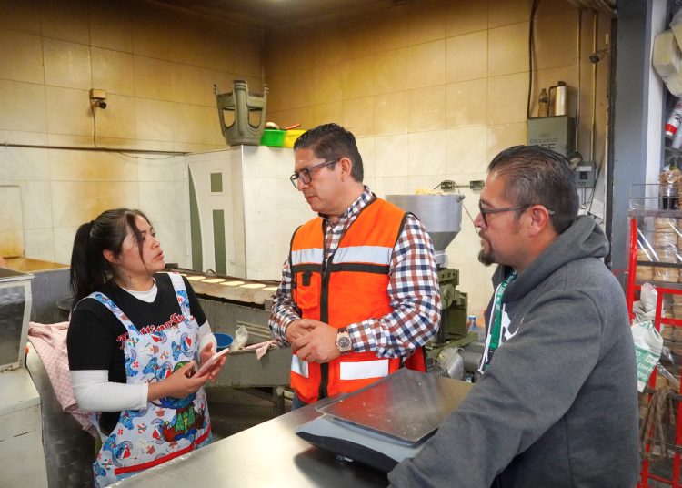 Protección civil de Texmelucan refuerza prevención en mercado Domingo Arenas